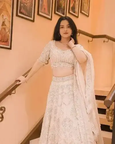 Escort Sikrai